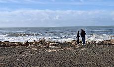 Sulle spiagge un &ldquo;tappeto&rdquo; di rifiuti
