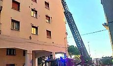 Canna fumaria in fiamme, paura a corso Marconi