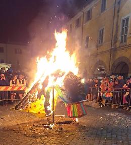 Con il rogo del Puccio cala il sipario sul Carnevale