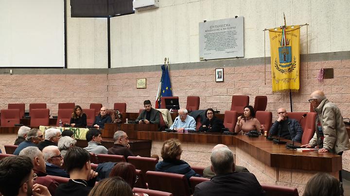 Biodigestore, a marzo il consiglio comunale aperto: la citt&agrave; non si arrende