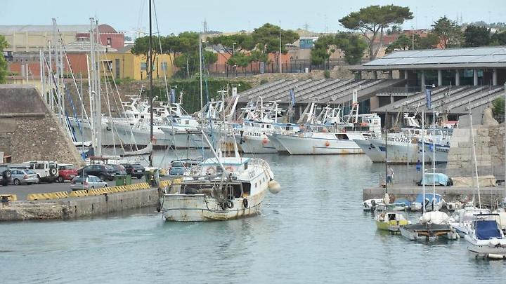 Pescatori fermi altri 30 giorni: «Decisione distruttiva, così non si sopravvive»