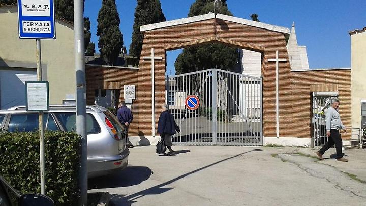 Santa Marinella, il 2 novembre cimitero aperto dalle 8 alle 18