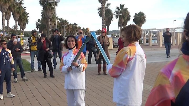 Dal vivo fa tutto un altro effetto: la Fiamma Olimpica è passata da Civitavecchia