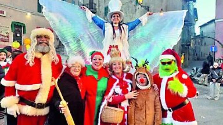 Tolfa si accende: apertura col botto per la 12&ordf; edizione del Villaggio di Babbo Natale