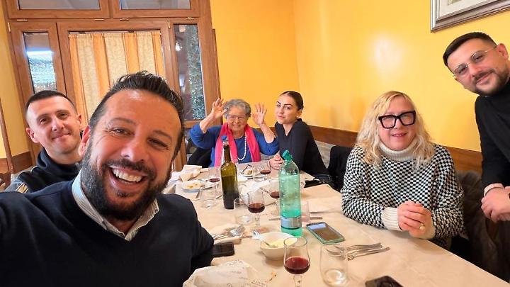 Il buongiorno e l&rsquo;oroscopo del 19 Dicembre 2025