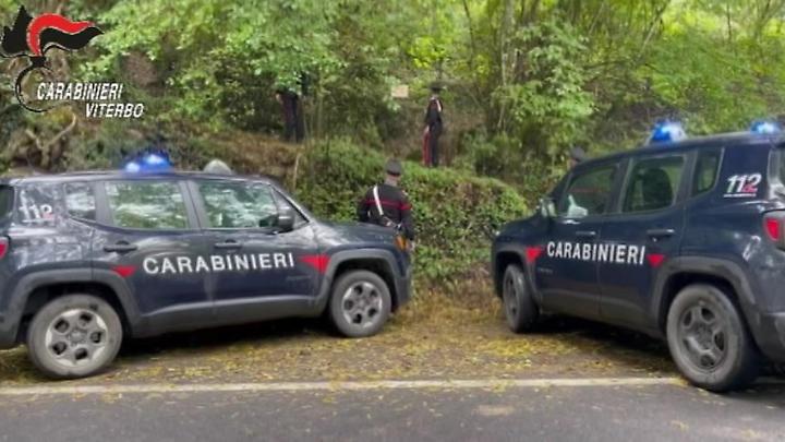 Smantellata piazza dello spaccio nei boschi