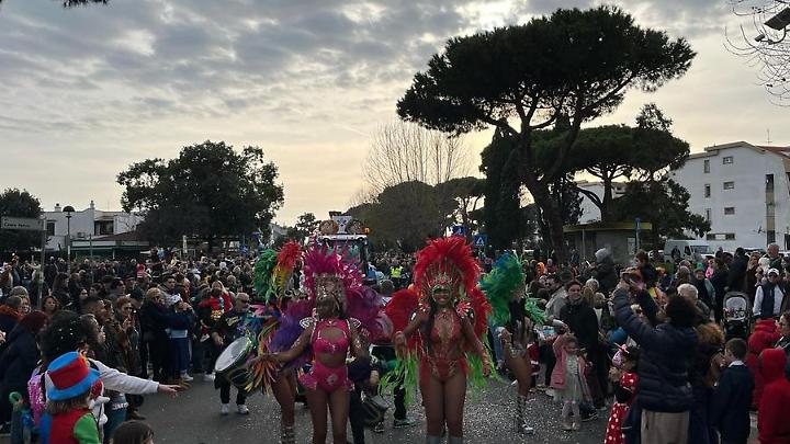 Carnevale, tutto rinviato al 14 febbraio