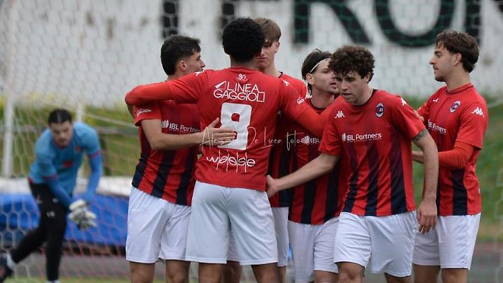 Uno strepitoso Ladispoli mette i piedi sulla semifinale: poker alla De Rossi