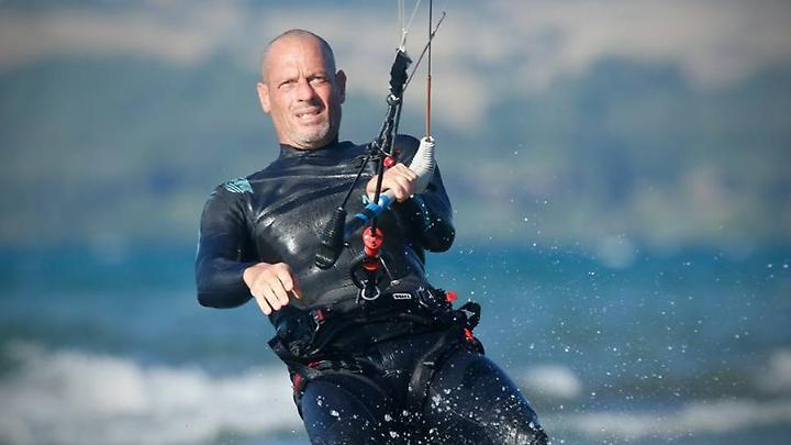 Kitesurfer ferito da un elicottero, ufficiale condannato dopo 8 anni
