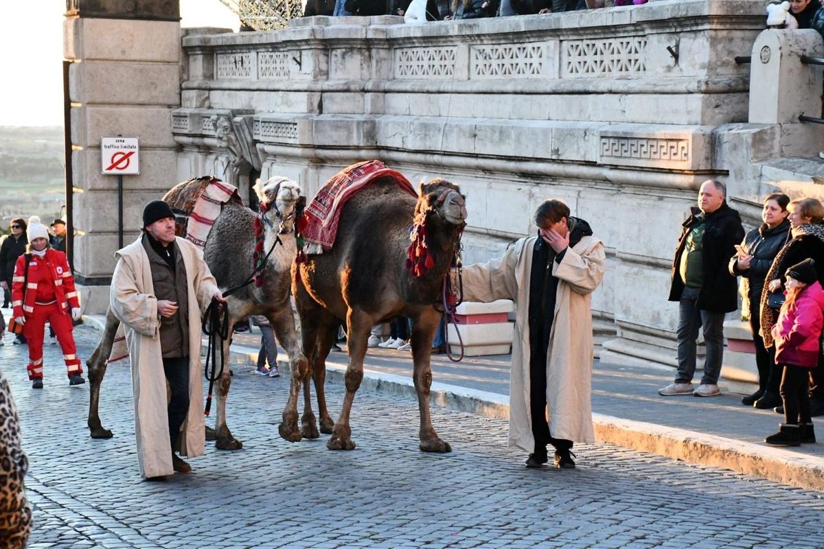 Presepe vivente 2025, l'arrivo dei Re Magi (3).jpg