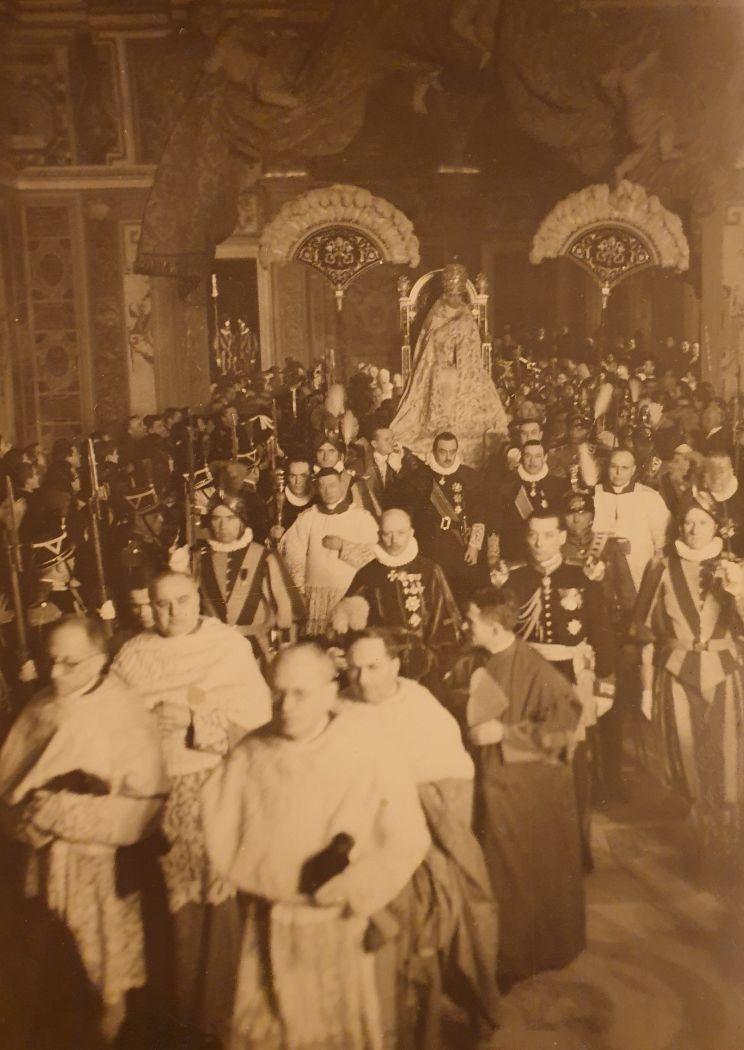 Il Marchese Giovambattista Sacchetti e Papa Pio XII durante un Corteo Papale nel 1942.jpg